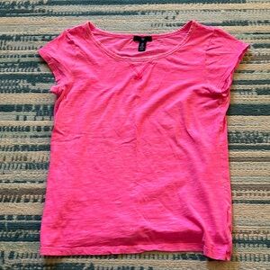 Bright pink gap T-shirt, size medium. Very lightweight.